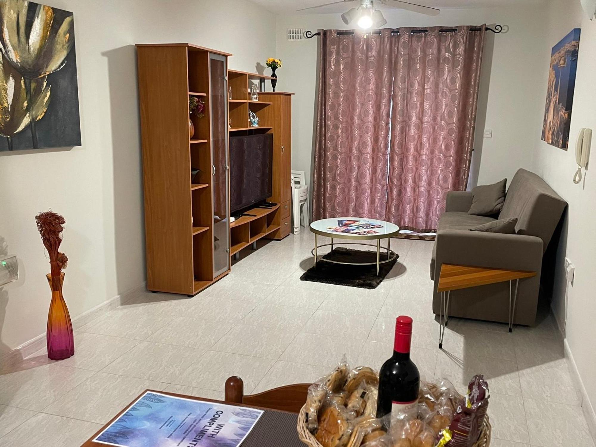 Regent Court - 3 Bedroom Apartment Within Walking Distance From Seafront St. Paul's Bay Exterior photo